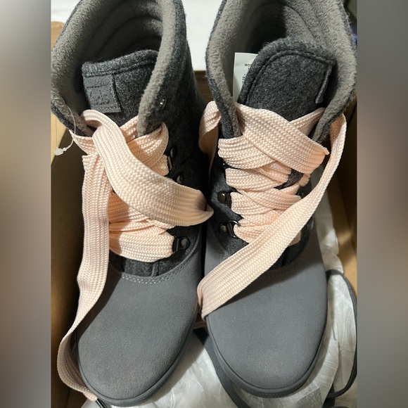 Keds Camp Water-Resistant Boots - Picture 4 of 5